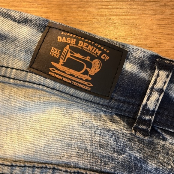 Dash Denim Co. Faded Acid Wash Men’s 44
13” Inseam Stretch Jean Shorts - Picture 5 of 8